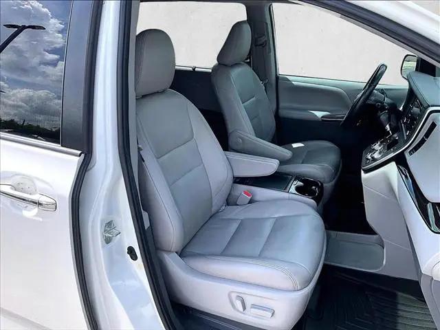 2020 Toyota Sienna XLE