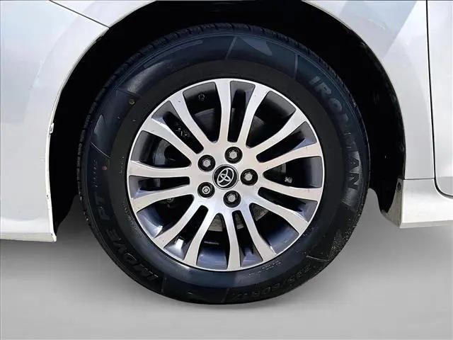 2020 Toyota Sienna XLE