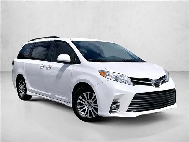 2020 Toyota Sienna XLE