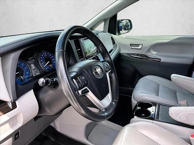 2020 Toyota Sienna XLE