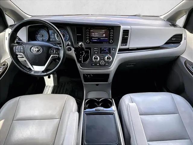 2020 Toyota Sienna XLE