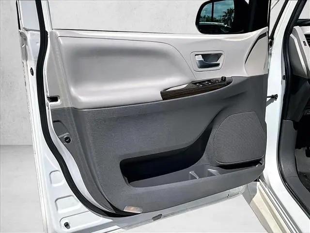 2020 Toyota Sienna XLE