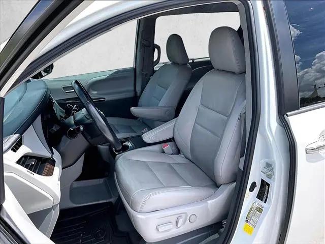 2020 Toyota Sienna XLE