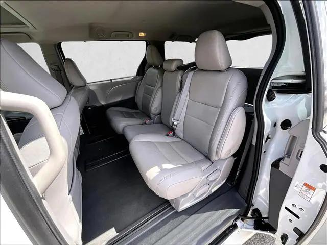 2020 Toyota Sienna XLE