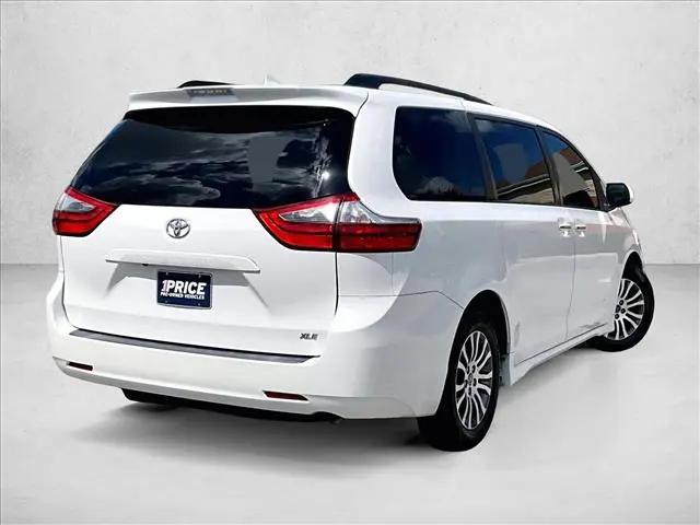 2020 Toyota Sienna XLE