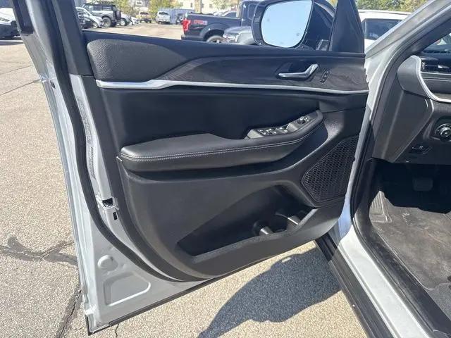 2025 Jeep Grand Cherokee L Limited 4x4