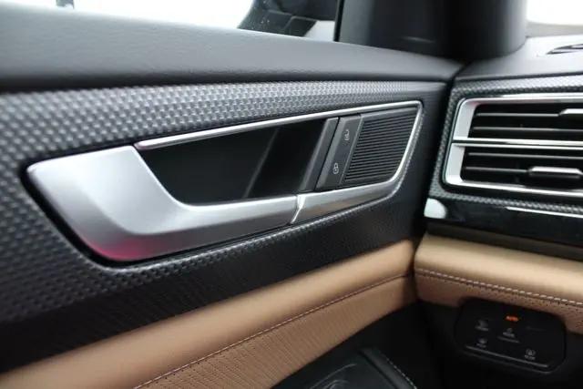 2026 Volkswagen Atlas Cross Sport SEL R-Line Black