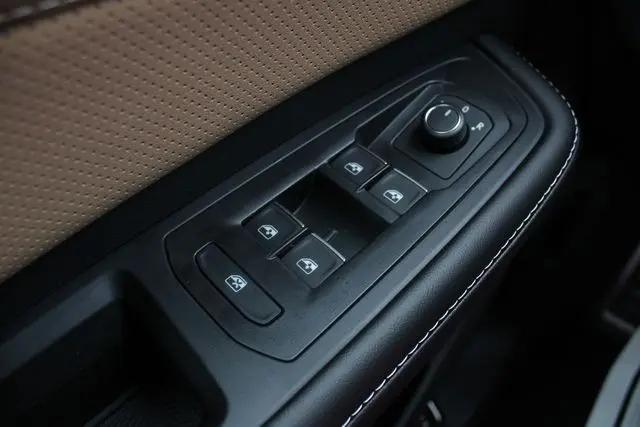2026 Volkswagen Atlas Cross Sport SEL R-Line Black