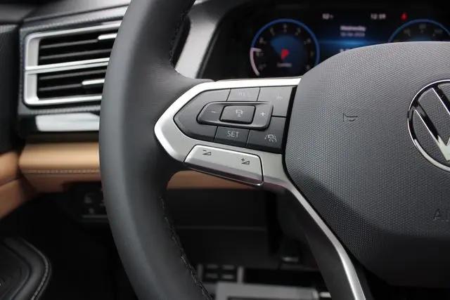 2026 Volkswagen Atlas Cross Sport SEL R-Line Black
