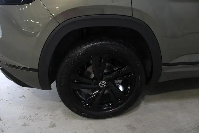 2026 Volkswagen Atlas Cross Sport SEL R-Line Black