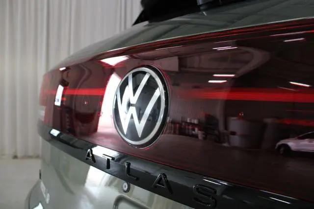 2026 Volkswagen Atlas Cross Sport SEL R-Line Black
