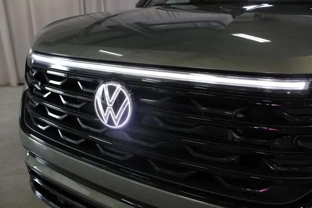 2026 Volkswagen Atlas Cross Sport SEL R-Line Black