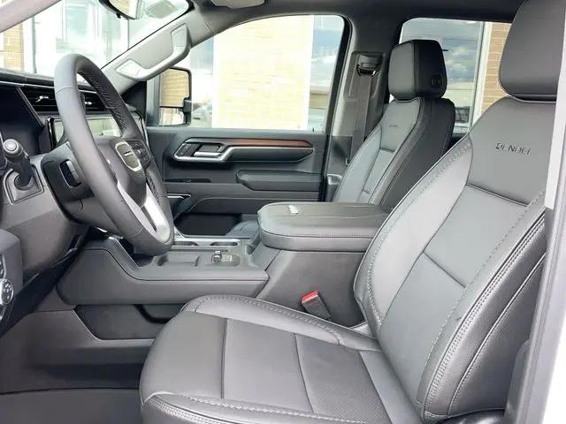 2024 GMC Sierra 2500HD 4WD Crew Cab Standard Bed Denali