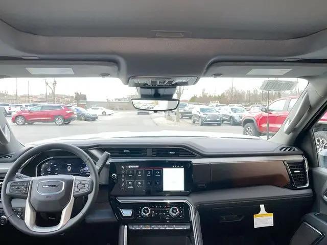 2024 GMC Sierra 2500HD 4WD Crew Cab Standard Bed Denali