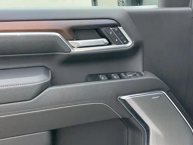 2024 GMC Sierra 2500HD 4WD Crew Cab Standard Bed Denali
