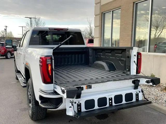 2024 GMC Sierra 2500HD 4WD Crew Cab Standard Bed Denali