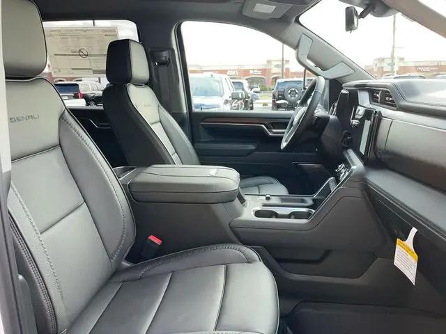 2024 GMC Sierra 2500HD 4WD Crew Cab Standard Bed Denali