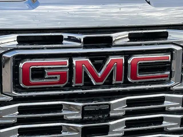 2024 GMC Sierra 2500HD 4WD Crew Cab Standard Bed Denali