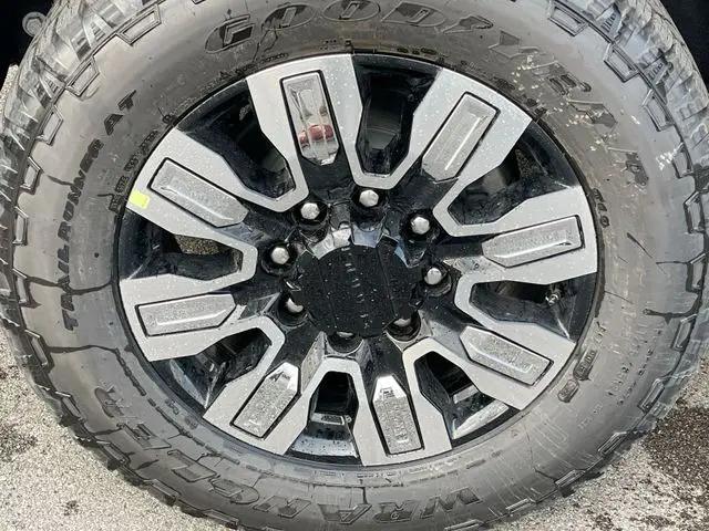 2024 GMC Sierra 2500HD 4WD Crew Cab Standard Bed Denali
