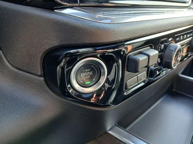 2025 Chevrolet Silverado 1500 4WD Crew Cab Short Bed High Country