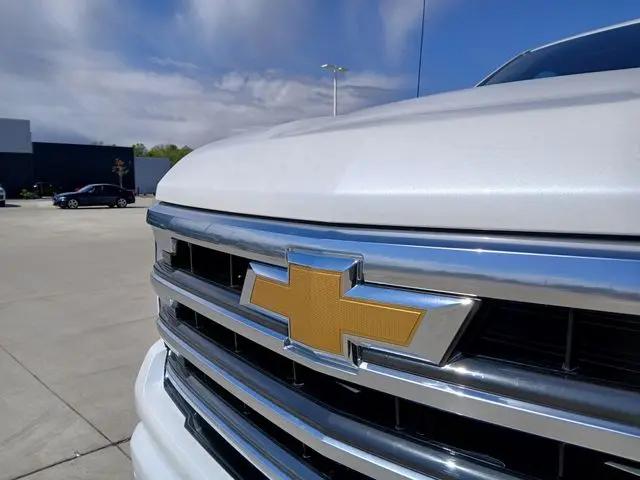 2025 Chevrolet Silverado 1500 4WD Crew Cab Short Bed High Country