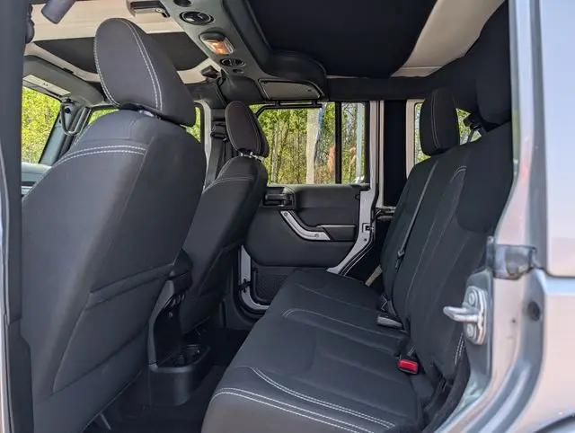 2017 Jeep Wrangler Unlimited Sahara 4x4