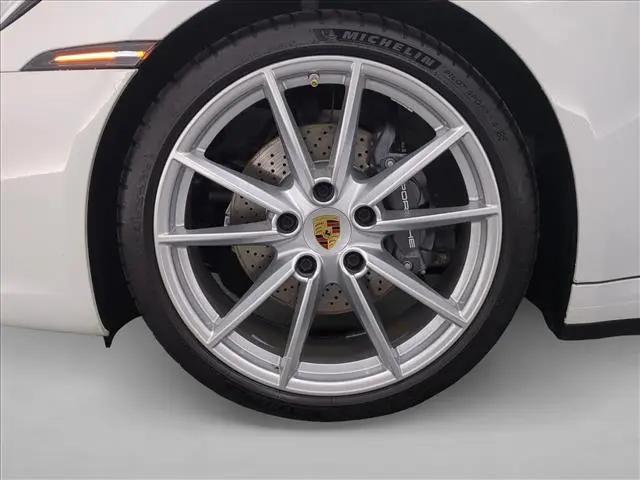 2022 Porsche 911 Carrera