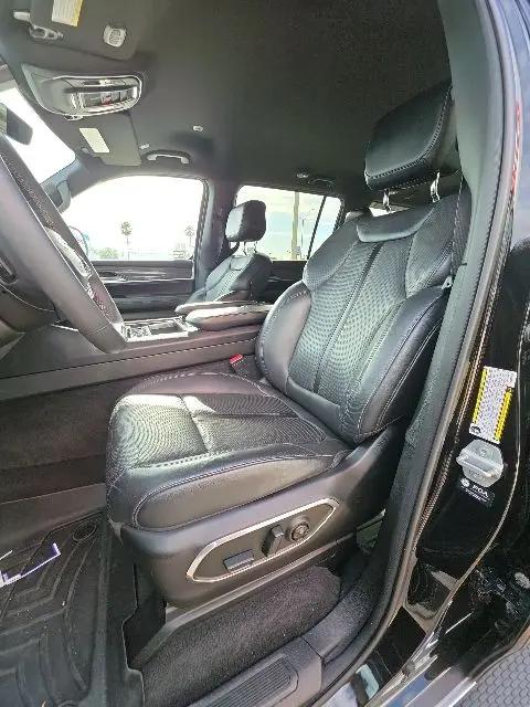 2022 Jeep Wagoneer Series III 4x2