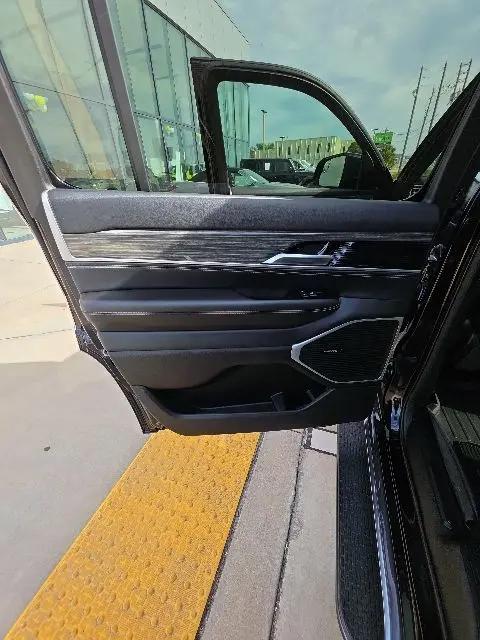 2022 Jeep Wagoneer Series III 4x2
