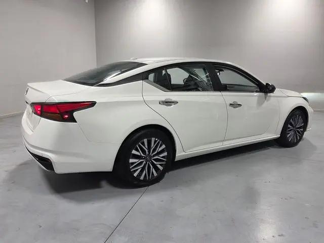 2025 Nissan Altima SV FWD
