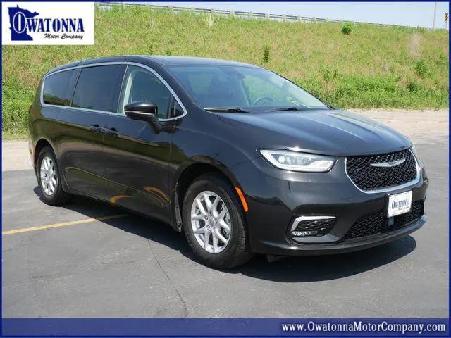 2023 Chrysler Pacifica Touring L for sale in Owatonna, MN