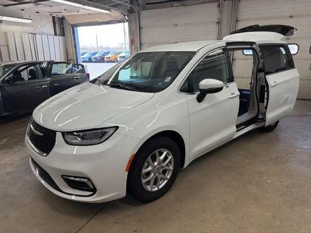 2023 Chrysler Pacifica Touring L for sale in Owatonna, MN