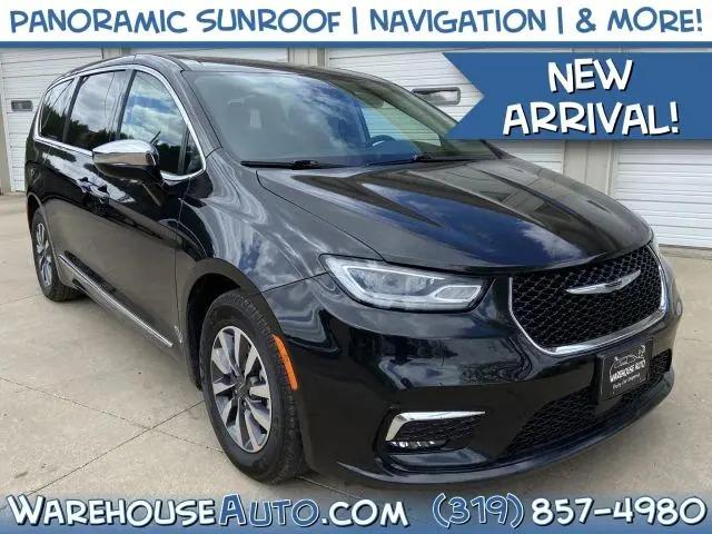 2023 Chrysler Pacifica Hybrid Limited for sale in Swisher, IA