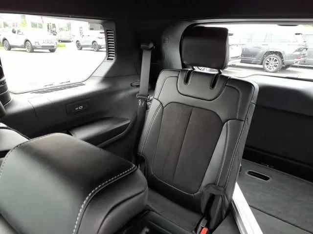2025 Jeep Grand Cherokee L Altitude X 4x4