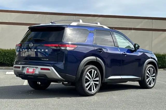 2023 Nissan Pathfinder Platinum FWD