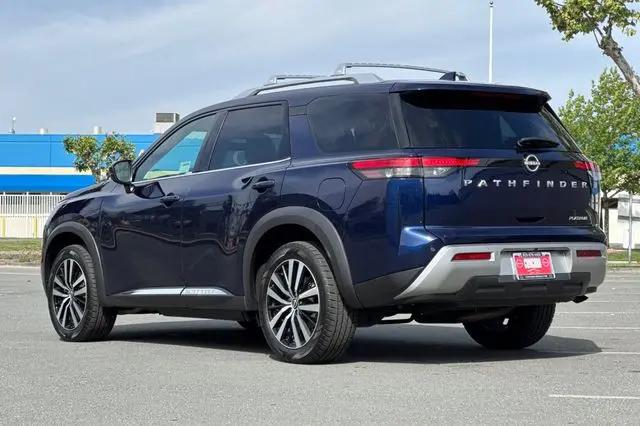 2023 Nissan Pathfinder Platinum FWD
