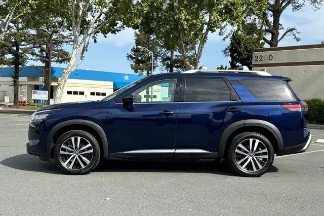 2023 Nissan Pathfinder Platinum FWD