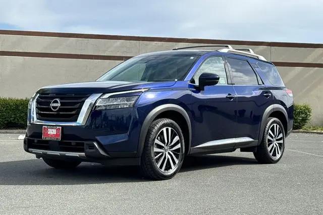 2023 Nissan Pathfinder Platinum FWD
