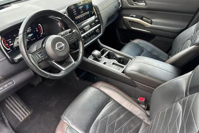 2023 Nissan Pathfinder Platinum FWD