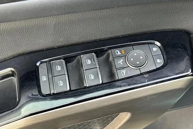 2023 Nissan Pathfinder Platinum FWD