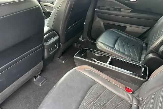 2023 Nissan Pathfinder Platinum FWD
