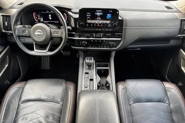 2023 Nissan Pathfinder Platinum FWD