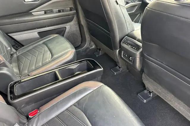 2023 Nissan Pathfinder Platinum FWD