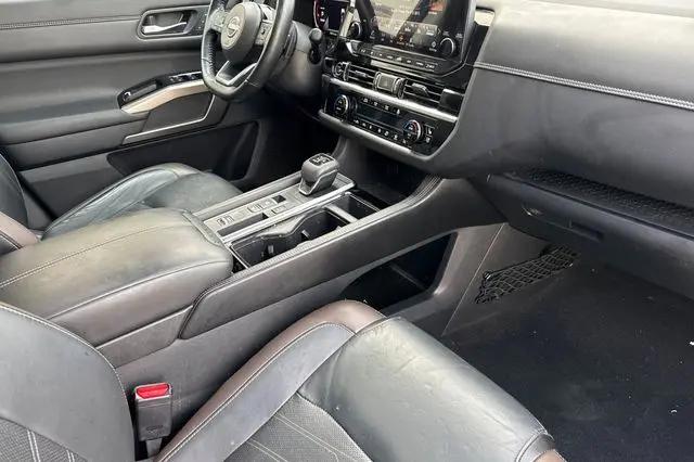 2023 Nissan Pathfinder Platinum FWD