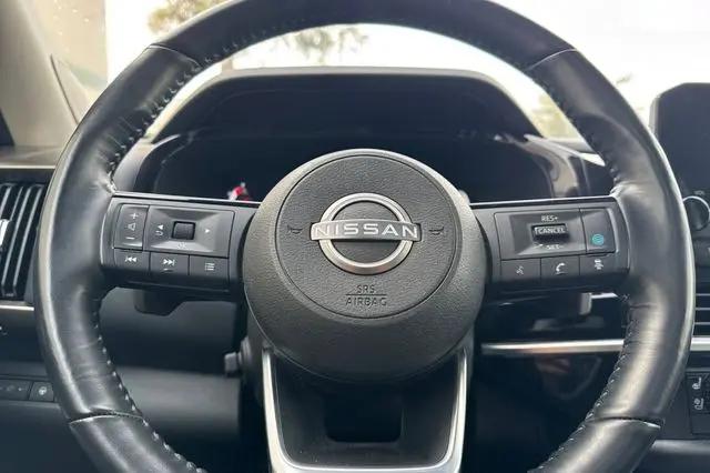 2023 Nissan Pathfinder Platinum FWD