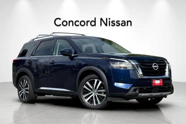 2023 Nissan Pathfinder Platinum FWD