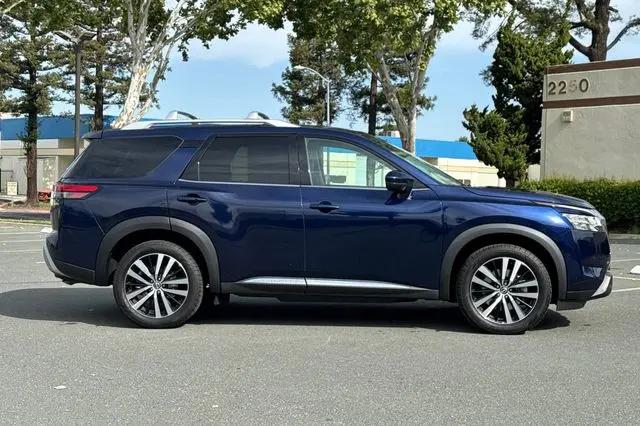 2023 Nissan Pathfinder Platinum FWD