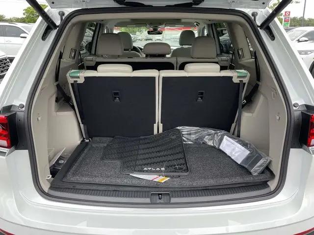 2026 Volkswagen Atlas SE with Technology