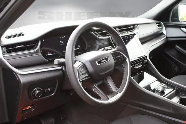 2024 Jeep Grand Cherokee L Laredo 4x2