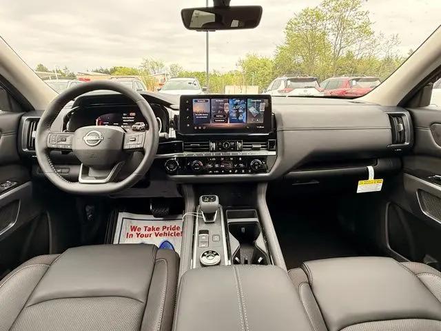 2026 Nissan Pathfinder SL